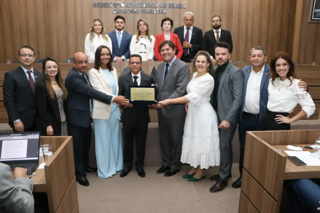 OABTO homenageia presidente do TRT-10, desembargador José Ribamar Oliveira Lima Júnior 