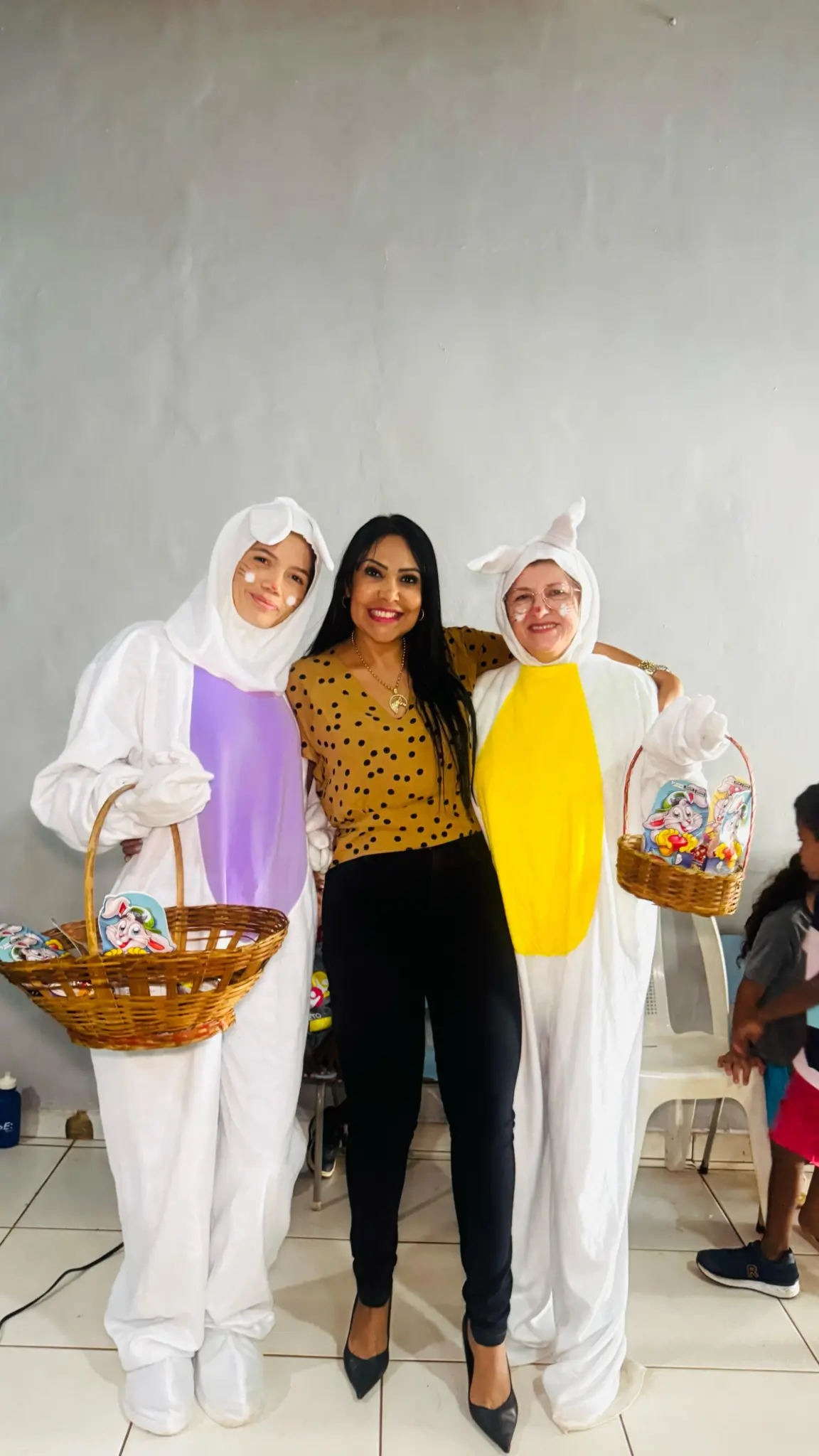 Deputada Janad Valcari compartilha o espírito da Páscoa com entrega solidária de ovos de chocolate Deputada Janad Valcari compartilha o espírito da Páscoa com entrega solidária de ovos de chocolate