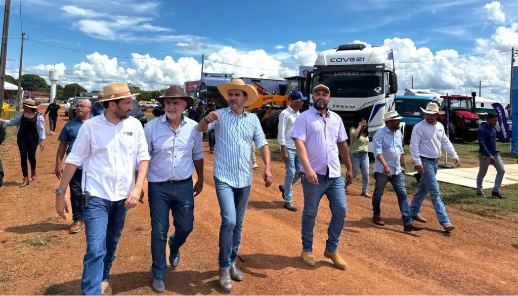 Durante visita à feira, o governador Wanderlei Barbosa destacou a importância do apoio aos eventos do setor produtivo para o desenvolvimento do Tocantins - Inácio Neto/Governo do Tocantins