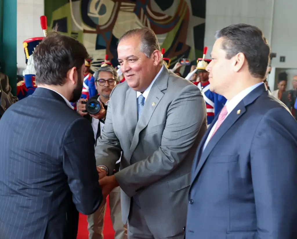 Vice-presidente do Senado, Eduardo Gomes participa de recepção oficial ao presidente do Chile no Congresso Nacional Vice-presidente do Senado, Eduardo Gomes participa de recepção oficial ao presidente do Chile no Congresso Nacional