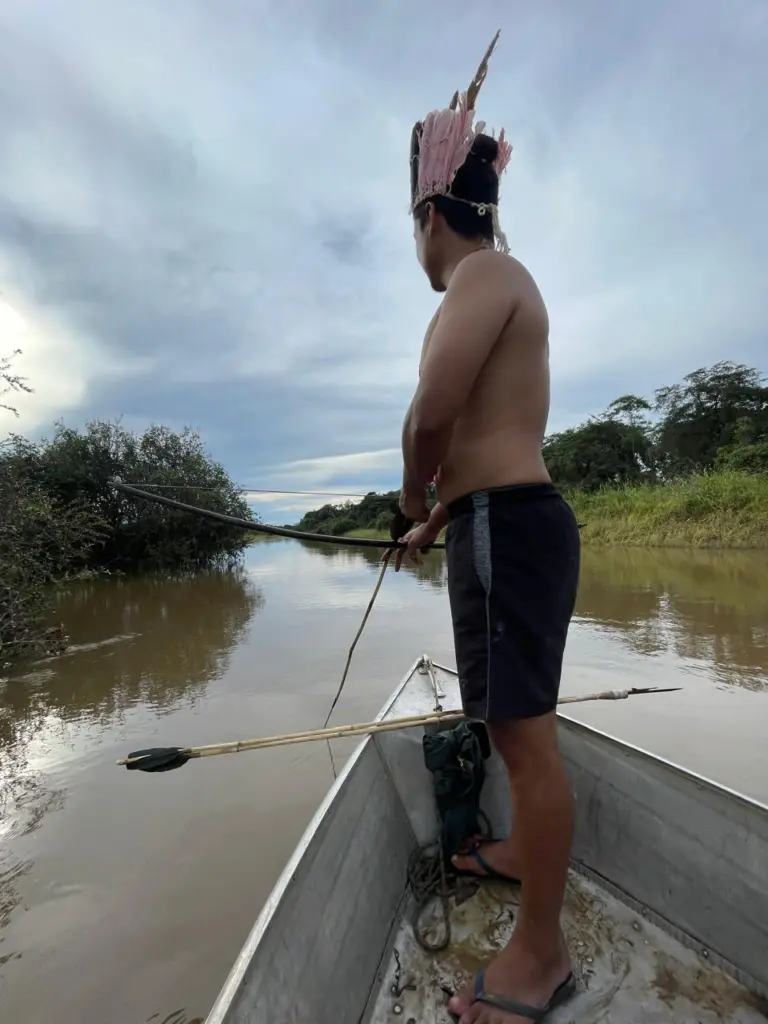 Guerreiro Iny Javaé - Pesca de Arco e Flecha Foto @MarcoJacobBrasil