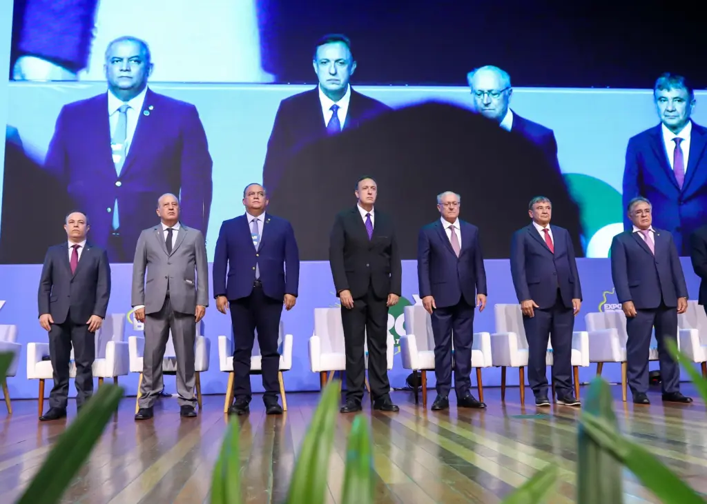 Ex-vereador e agora vice no Senado, Eduardo Gomes garante apoio a demandas da Marcha dos vereadores e os estimula a se candidatarem em 2026 Ex-vereador e agora vice no Senado, Eduardo Gomes garante apoio a demandas da Marcha dos vereadores e os estimula a se candidatarem em 2026