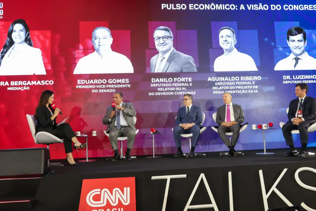 Vice-presidente do Senado, Eduardo Gomes destaca os desafios econômicos e políticos em seminário promovido pela CNN Brasil