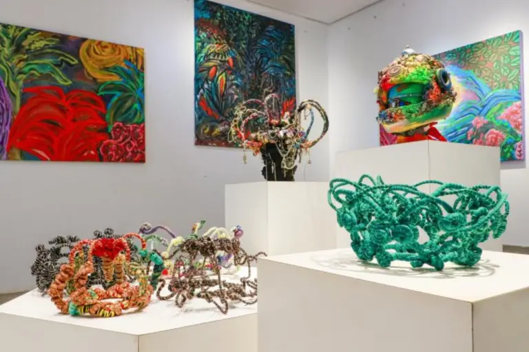 Exposição “Entremeio” do artista visual Rogo propõe experiência sensorial e emocional para o público em Goiânia 