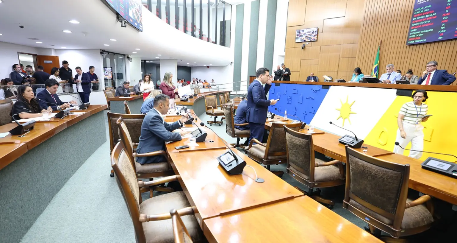 Deputados aprovam lei que altera regra de promoção do Corpo de Bombeiros Deputados aprovam lei que altera regra de promoção do Corpo de Bombeiros
