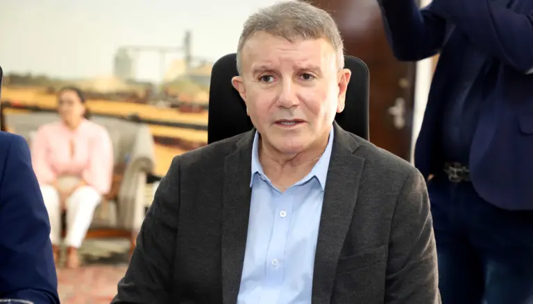  O prefeito de Palmas, Eduardo Siqueira Campos, reafirmou o apoio à revitalização do Estádio Nilton Santos e à construção da nova Escola de Tempo Integral no Jardim Aureny IV