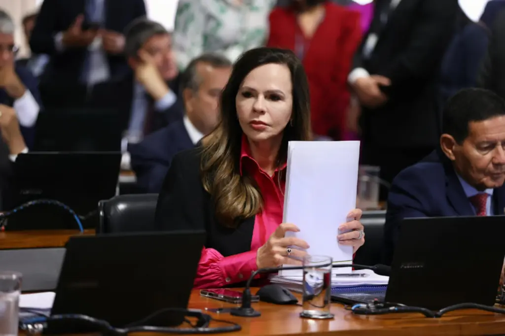 CAE aprova projeto da senadora Professora Dorinha que garante livros didáticos para escolas técnicas