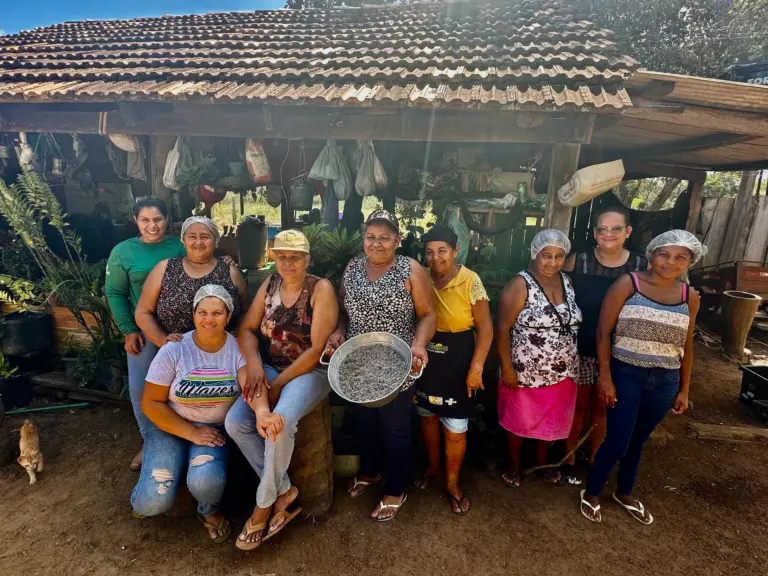 Mulheres da Ama Cantão durante a oficina no PA Canaã, em Araguacema – Foto: Flávia Mendes/Governo do Tocantins
