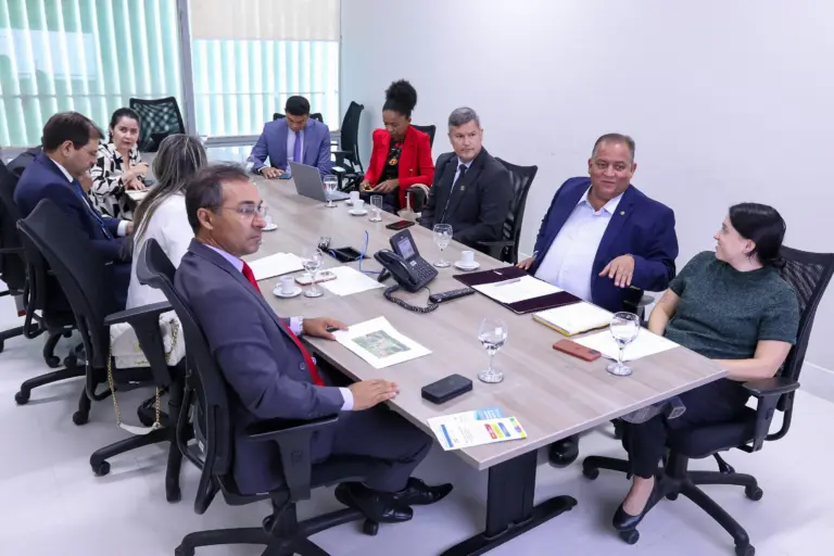 Em reunião, o reitor buscou acelerar ações e habilitações que impactam diretamente a celeridade do curso de Medicina - Foto: Rone Souza