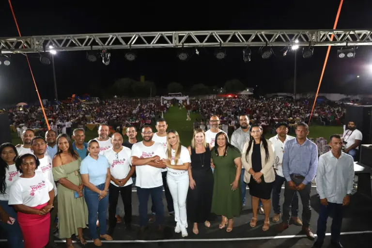 Em Paranã, deputada Claudia Lelis participa de grande festa em homenagem as mães
