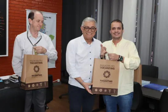 Relações Institucionais da Gol, Hercy Filho – Secretário do Turismo, e o vice-prefeito de Araguaína, Israel Guimarães - Foto: Adiel Ponte/Governo do Tocantins