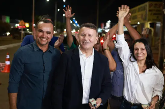 Prefeito Eduardo Siqueira inaugura iluminação no canteiro central da principal avenida do Taquari – Foto: Flávio Cavalera 