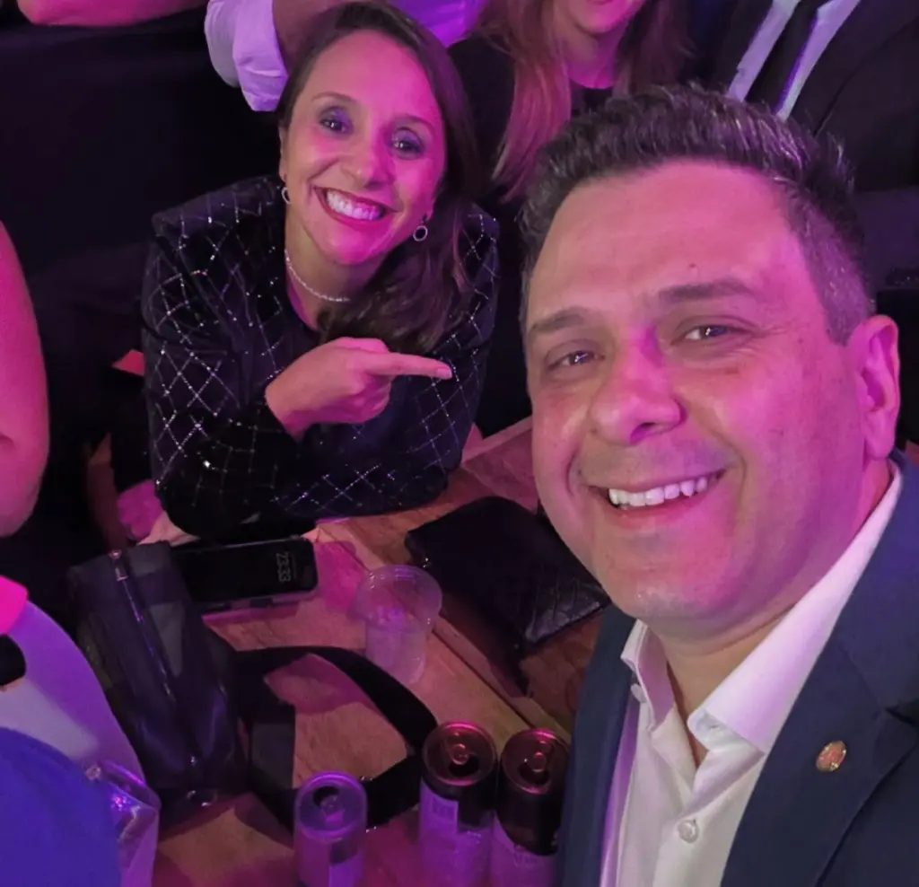 Com show de Leonardo, Renata Abreu comemora aniversário com presença de Luxemburgo e Tiago Dimas