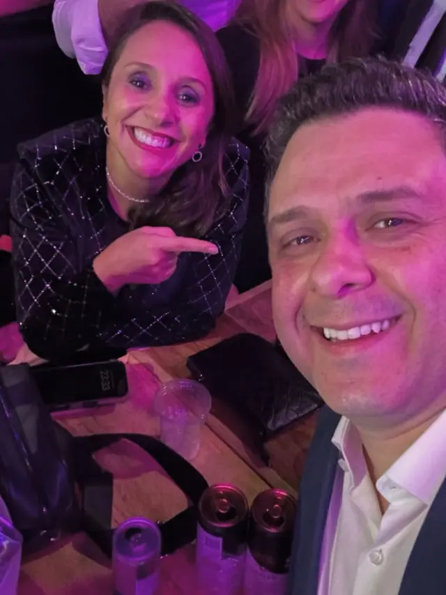 Com show de Leonardo, Renata Abreu comemora aniversário com presença de Luxemburgo e Tiago Dimas