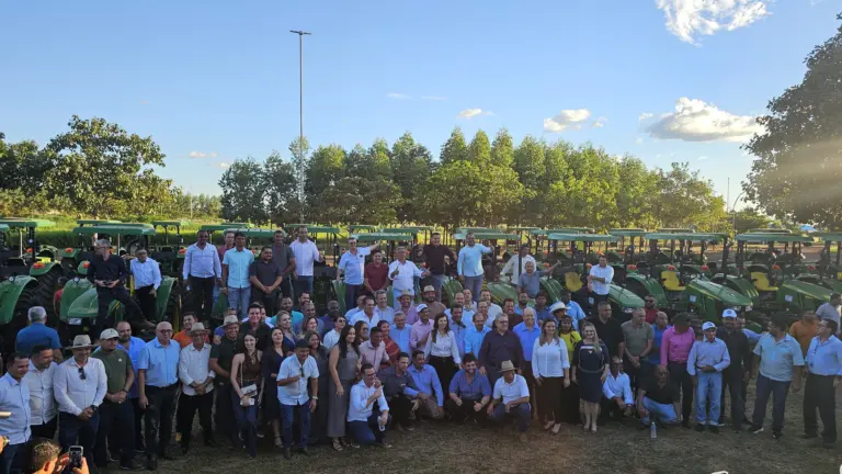 Com recursos de Gaguim, tratores chegam a dezenas de cidades tocantinenses