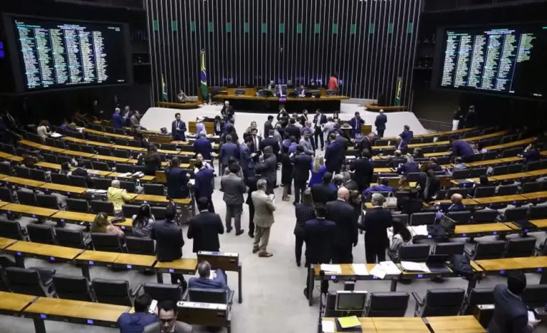 Deputados na sessão do Plenário Fonte: Agência Câmara de Notícias — Foto: Vinicius Loures/Câmara dos Deputados