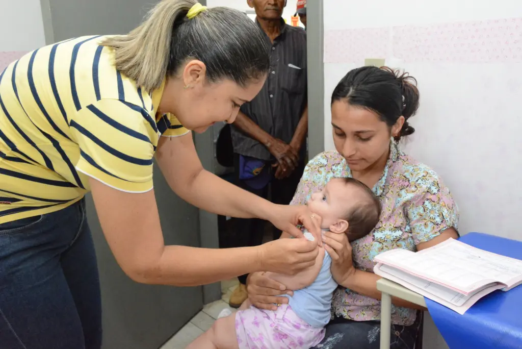 Até o momento, apenas 69,50% crianças menores de cinco anos foram vacinadas contra a Influenza, a baixa adesão reflete no aumento exponencial das internações Até o momento, apenas 69,50% crianças menores de cinco anos foram vacinadas contra a Influenza, a baixa adesão reflete no aumento exponencial das internações