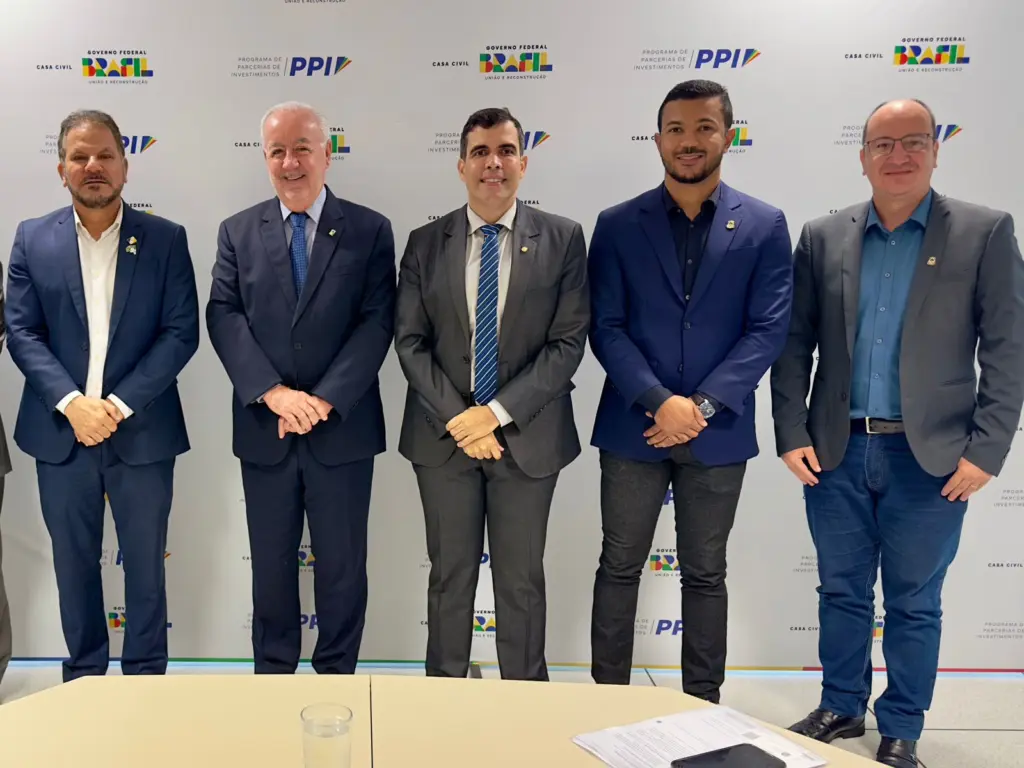 
O deputado federal Ricardo Ayres se reuniu com representantes do Governo do Tocantins, em Brasília, com o objetivo de fortalecer a infraestrutura logística do estado - Foto: Vinicius Rocha