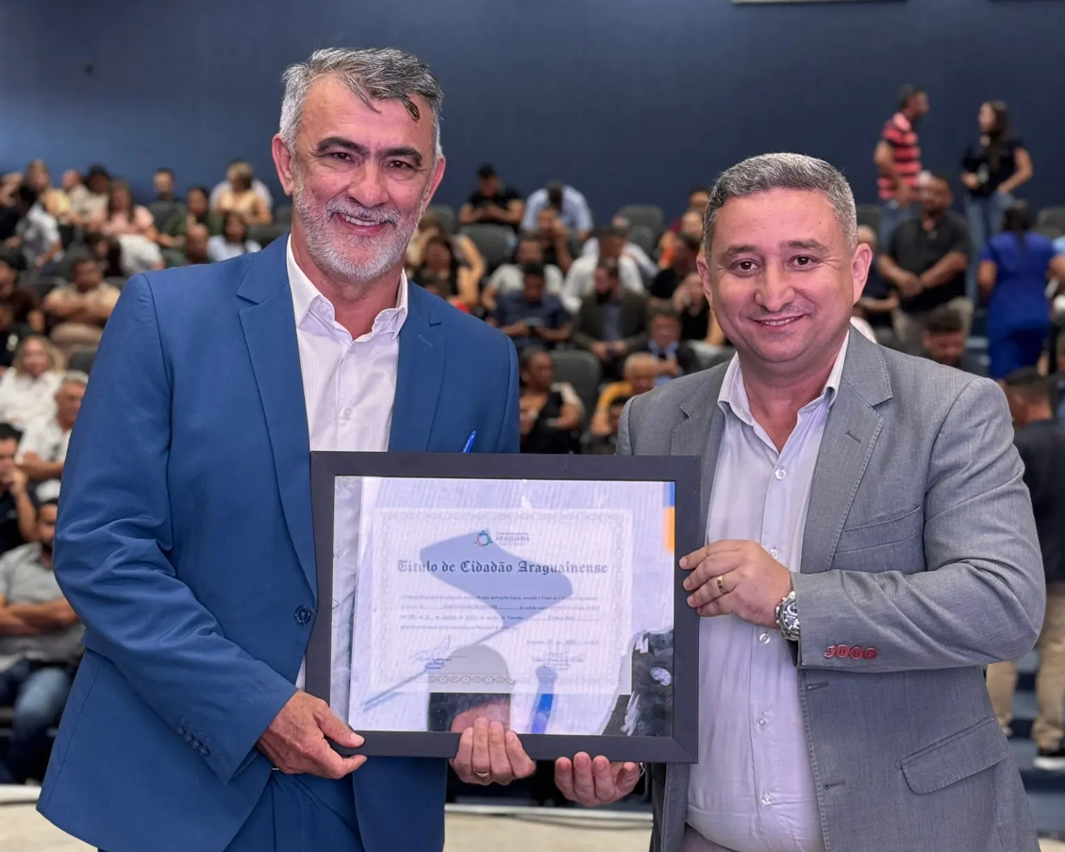 Emocionado, Amélio recebe Título de Cidadão Araguainense, lembra trajetória e reforça apoio a causas municipalistas e vereadores