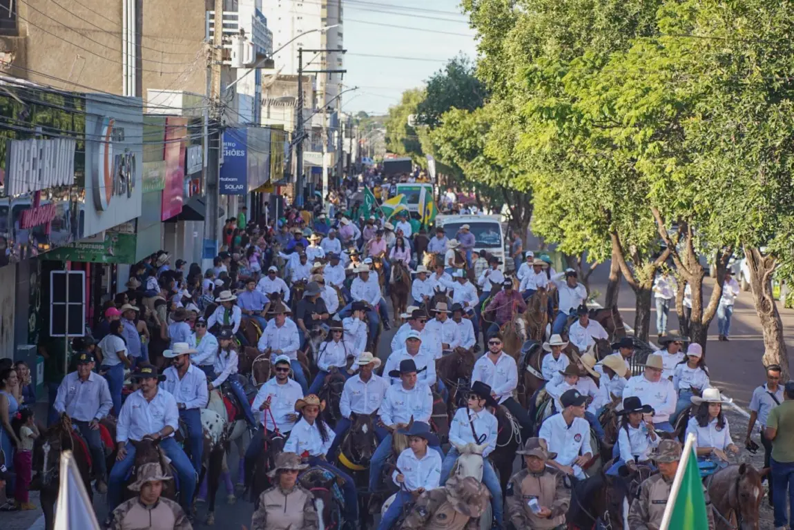 Tradicional Cavalgada de Gurupi reúne vários pré candidatos a 2026 e movimenta ruas da cidade 
