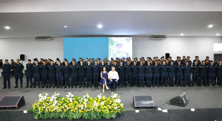 Formatura de 96 novos membros da Guarda Metropolitana tem homenagens e anúncio de ampliação de bolsas