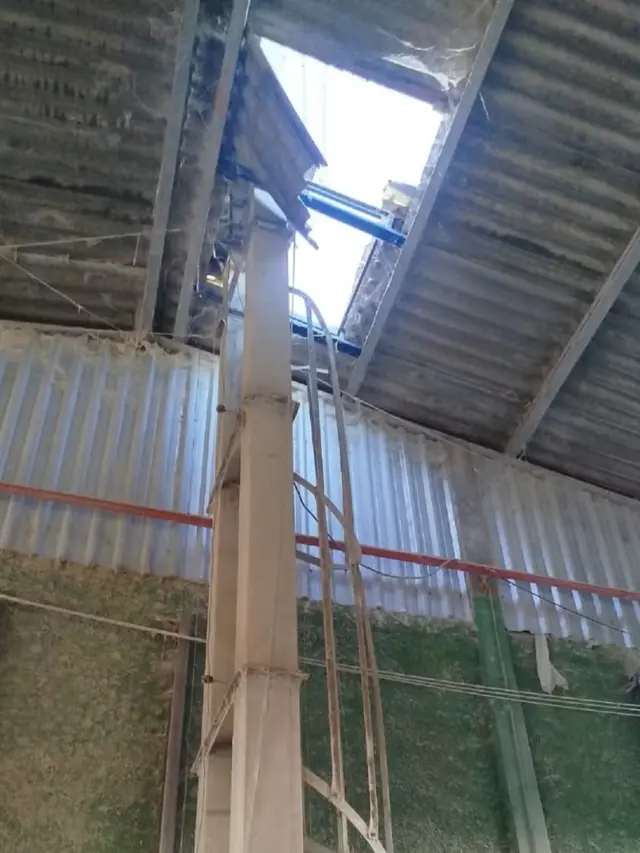 Homem caiu do telhado a cerca de dez metros em Araguaína — Foto: Divulgação/PMTO