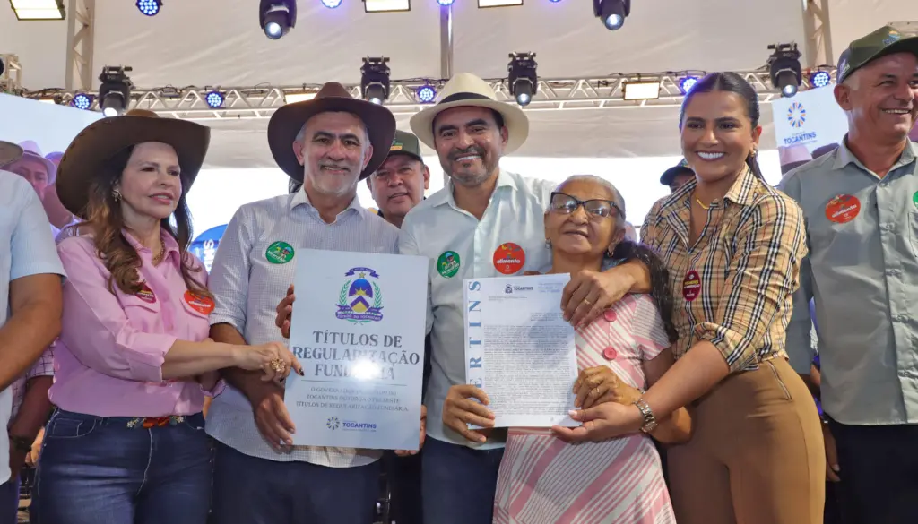 Governador Wanderlei Barbosa abriu oficialmente a Agrotins 25 anos com a entrega de títulos de regularização fundiária - Foto: Antônio Gonçalves/Governo do Tocantins Governador Wanderlei Barbosa abriu oficialmente a Agrotins 25 anos com a entrega de títulos de regularização fundiária - Foto: Antônio Gonçalves/Governo do Tocantins