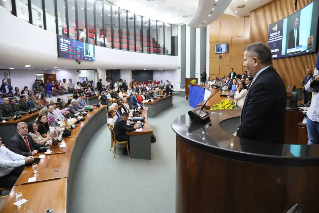 Eduardo Siqueira Campos em discurso na Assembleia Legislativa do Tocantins – Foto: Edu Fortes Eduardo Siqueira Campos em discurso na Assembleia Legislativa do Tocantins – Foto: Edu Fortes