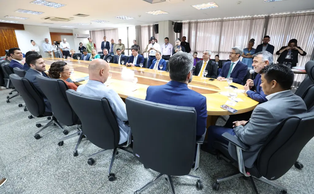 Três procuradores aprovados em concurso público tomam posse na Assembleia Três procuradores aprovados em concurso público tomam posse na Assembleia