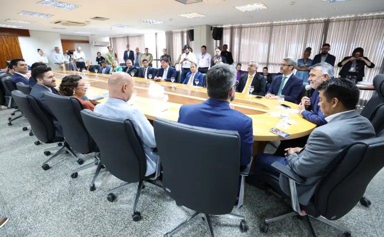 Três procuradores aprovados em concurso público tomam posse na Assembleia