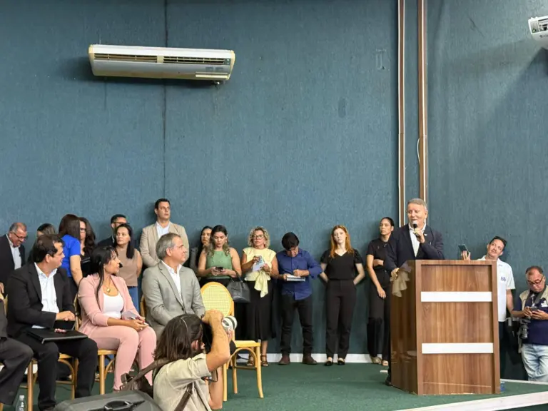 Ao empossar Diogo, Eduardo Siqueira fala em simbolismo e garante: “portas abertas aos 139 municípios na prefeitura de Palmas”