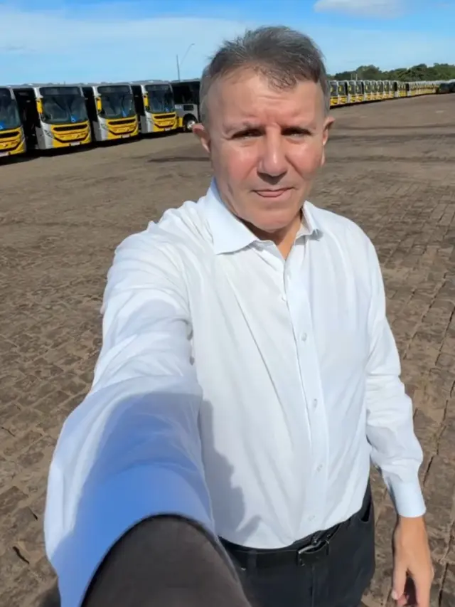 Prefeito mostra detalhes dos novos ônibus que vão circular em Palmas e garante: “dignidade”