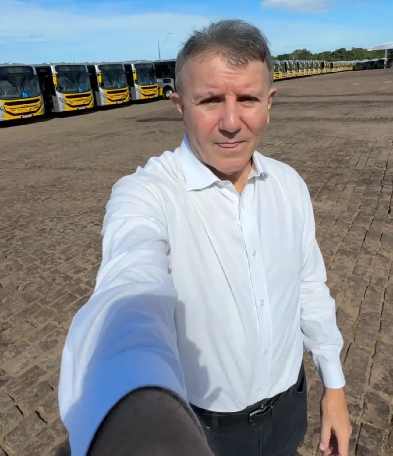 Prefeito mostra detalhes dos novos ônibus que vão circular em Palmas e garante: “dignidade” Prefeito mostra detalhes dos novos ônibus que vão circular em Palmas e garante: “dignidade”