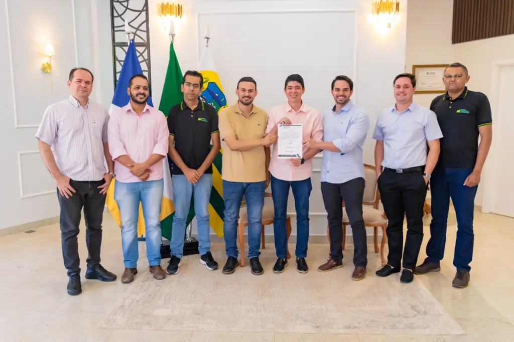 Prefeito Celso Morais assina ordem de serviço para construção de praça no Vila Regina