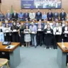 Solenidade destacou e homenageou cidadãos que contribuem para o seu desenvolvimento - Foto: Clayton Cristus 