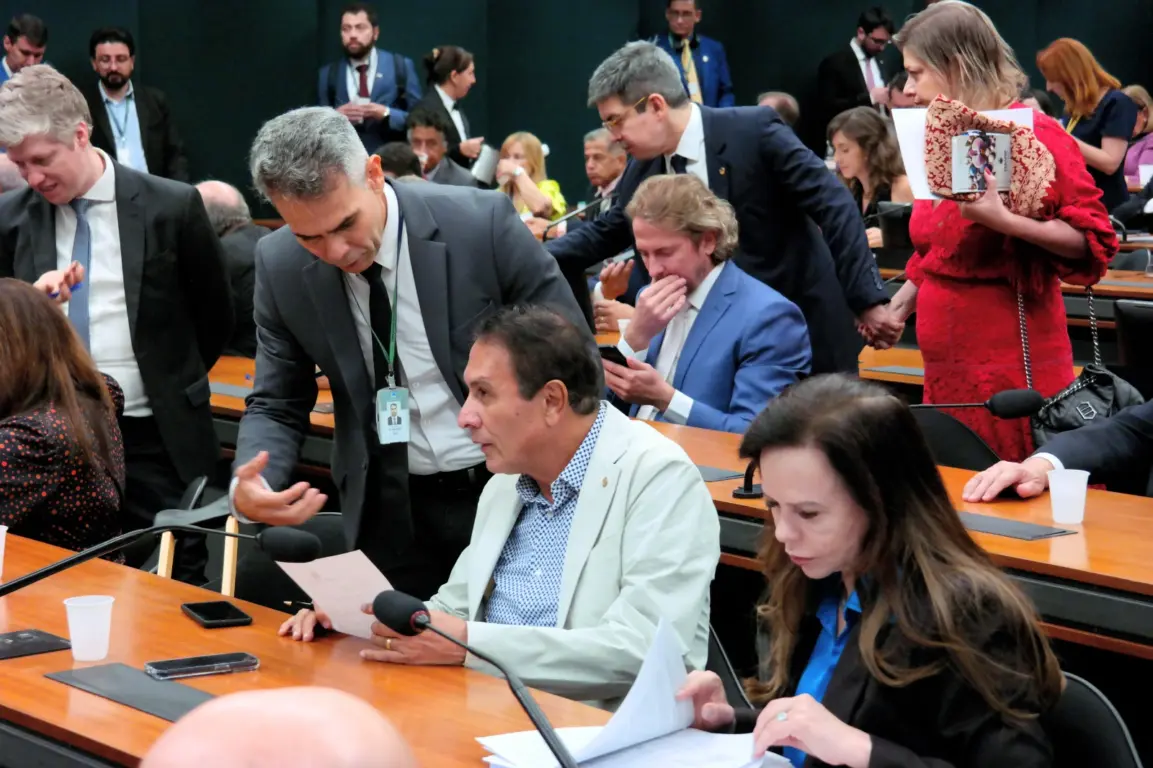 Dignidade em debate: Projeto de Lei propõe banheiros e saneamento como prioridade nacional