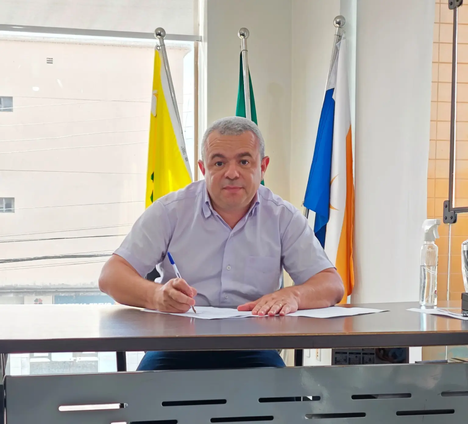 Prefeito de Porto anuncia reajuste de 5,32% na data-base para servidores efetivos, pensionistas e aposentados Prefeito de Porto anuncia reajuste de 5,32% na data-base para servidores efetivos, pensionistas e aposentados