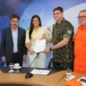 Primeira-dama Karynne Sotero recebeu o ofício de solicitação de apoio nas ações de combate aos incêndios florestais no estado em 2025 para ser encaminhado ao governador Wanderlei Barbosa - Foto: Washington Luiz/Governo do Tocantins