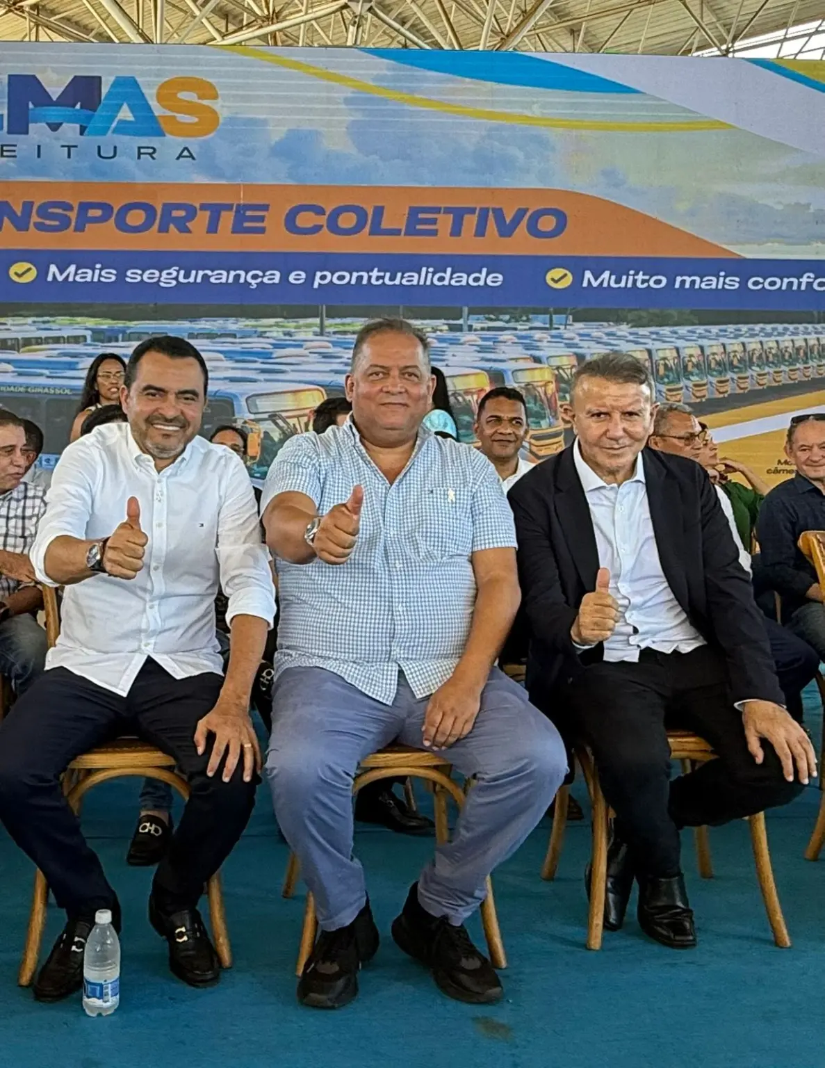 NOVOS ÔNIBUS! Prefeito, Eduardo Gomes e Wanderlei consolidam aproximação política em Palmas; Senador fala em reprise histórico e comemora “ônibus zero-quilômetro de verdade”