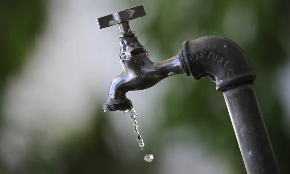 BRK informa que o fornecimento de água foi suspenso devido problema em tubulação - Foto: Divulgação