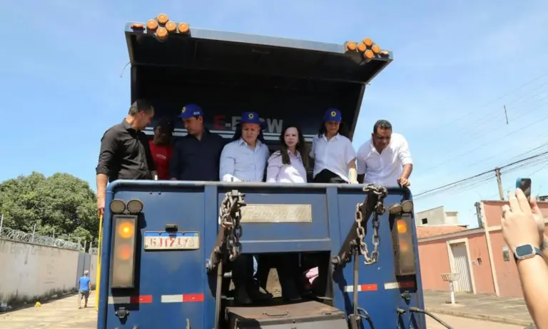Eduardo Siqueira autoriza obras imediatas de infraestrutura da região norte de Palmas ao lado de Dorinha, Vicentinho e Jair e recebe homenagens