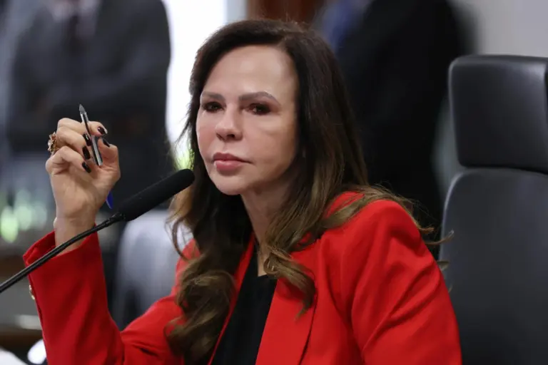 Senadora Dorinha assina pedido de CPMI para investigar fraudes no INSS