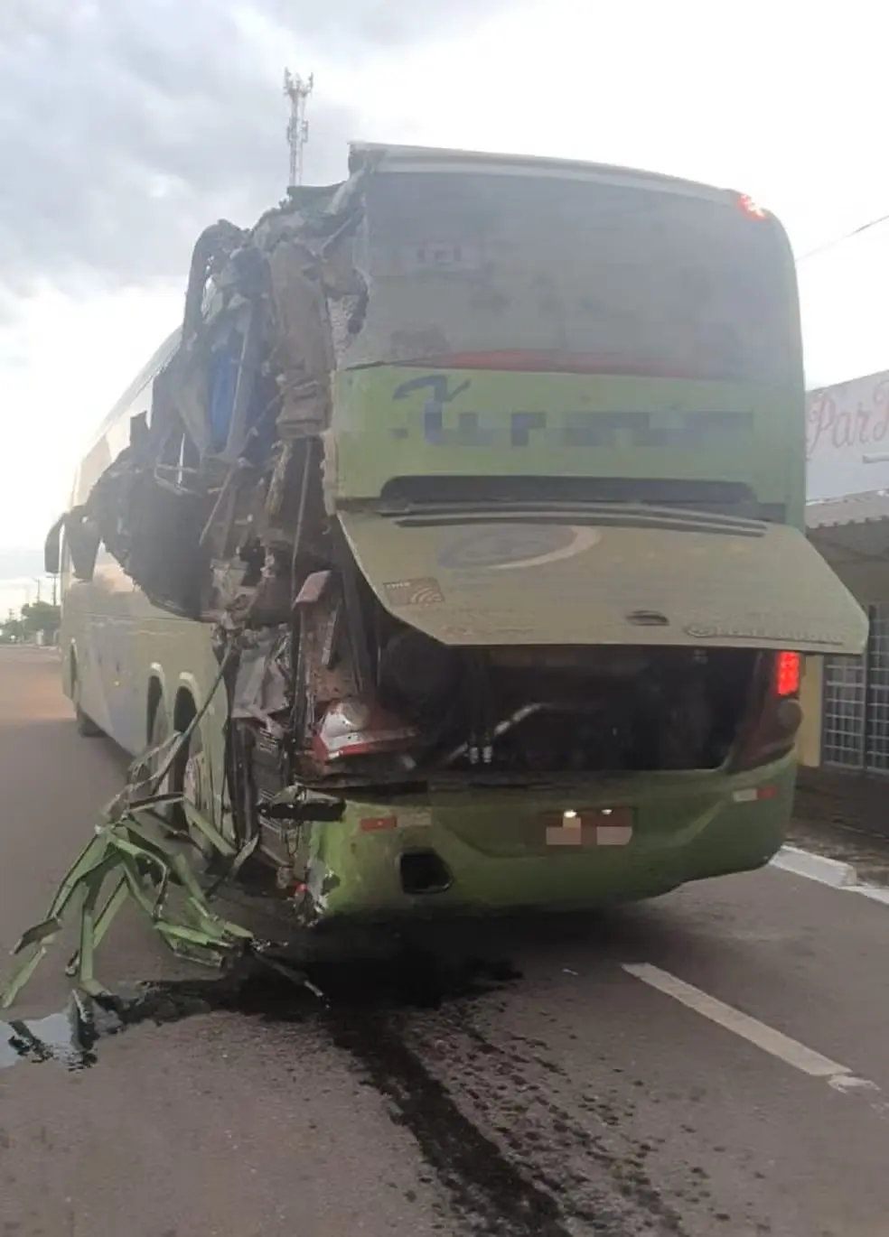 Acidente entre quatro veículos deixa quatro pessoas feridas na BR-153, em Fátima — Foto: Divulgação/PRF-TO