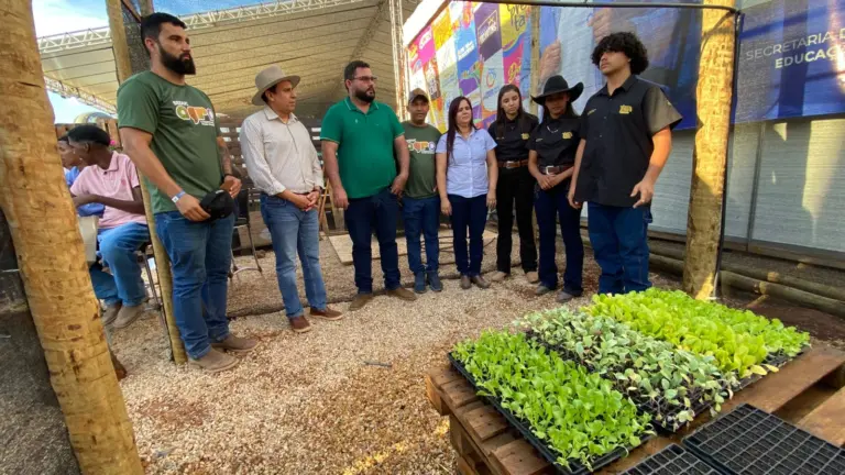 Um dos projetos visitados pelo secretário Fábio Vaz foi a estufa agrícola desenvolvida pelos estudantes do Colégio Estadual Família Agrícola José Porfírio, de São Salvador - Foto: Ana Luiza Dias/Governo do Tocantins