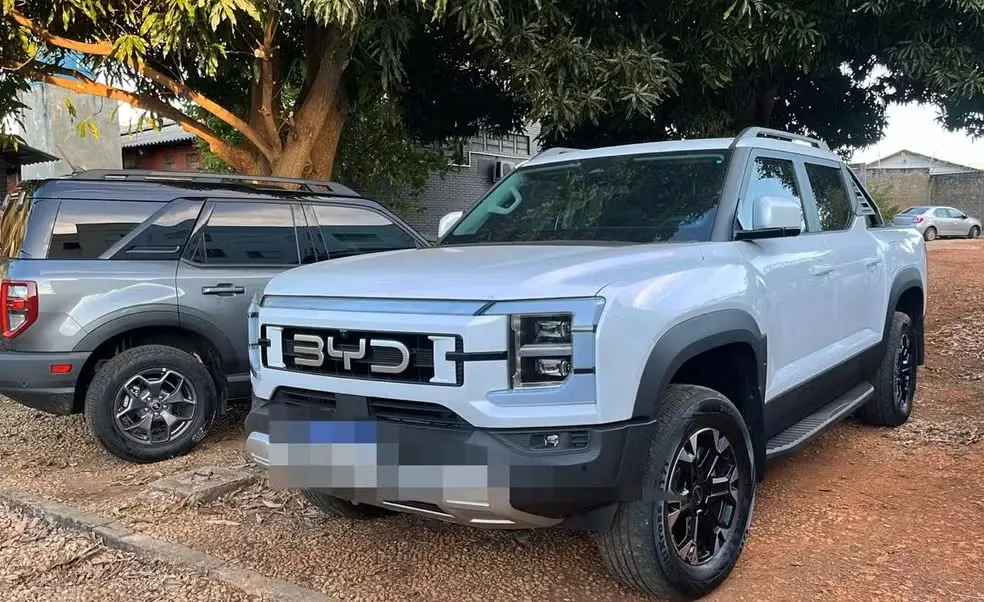 Veículos apreendidos pela Polícia Civil — Foto: Ana Paula Rehbein/TV Anhanguera