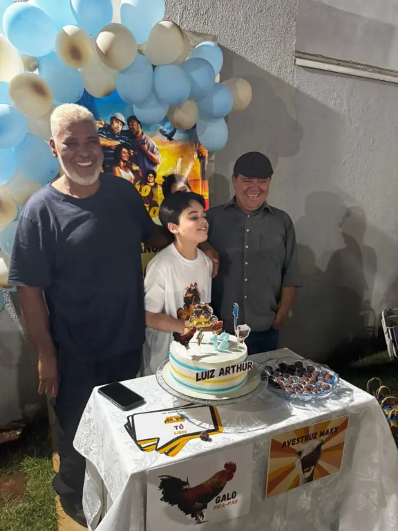 Fã mirim escolhe "Pablo e Luisão" como tema de festa e personagens reais aparecem de surpresa