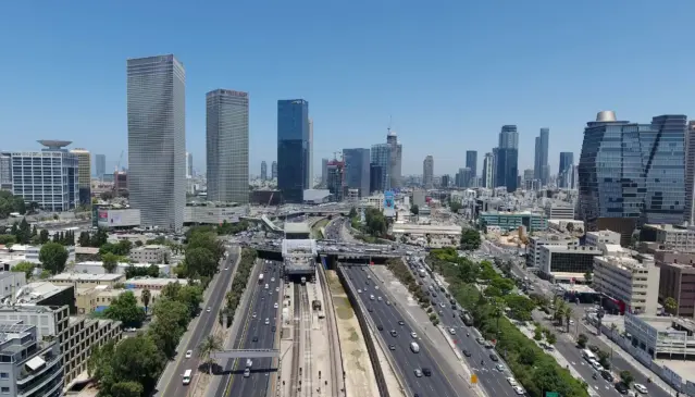 Integrante da comitiva do Governo do Tocantins em Israel registra mísseis no céu de Tel Aviv - Alexey Bogoslavsky/Divulgação