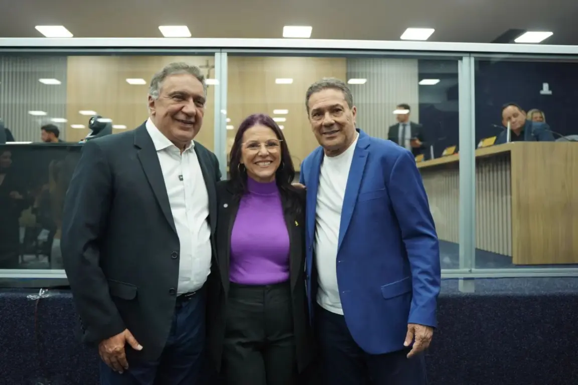 Luxemburgo passa a andar com Laurez que evita fazer conjecturas sobre possível composição