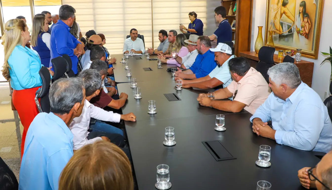 Governador Wanderlei Barbosa discute pavimentação da TO-239 com gestores municipais e produtores - Foto: Antonio Gonçalves/Governo do Tocantins 