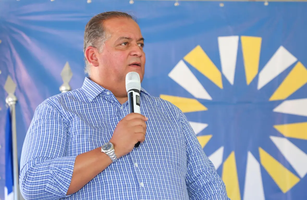 Durante evento, senador Eduardo Gomes anuncia R$ 5 milhões para estradas vicinais em Paranã